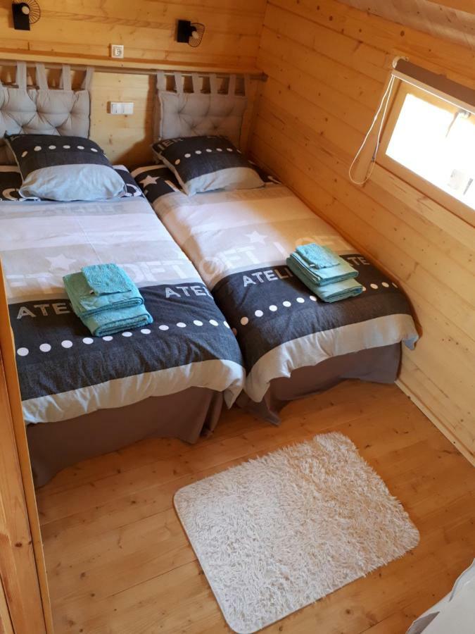 Castelnou Gite Le Chalet Des Milles Et Un Chemins מראה חיצוני תמונה