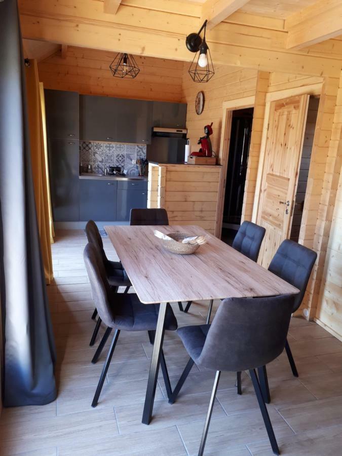 Castelnou Gite Le Chalet Des Milles Et Un Chemins מראה חיצוני תמונה